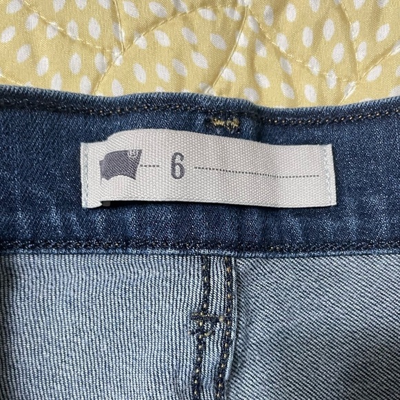 Levi’s dark wash shorts size 6 - Picture 11 of 13